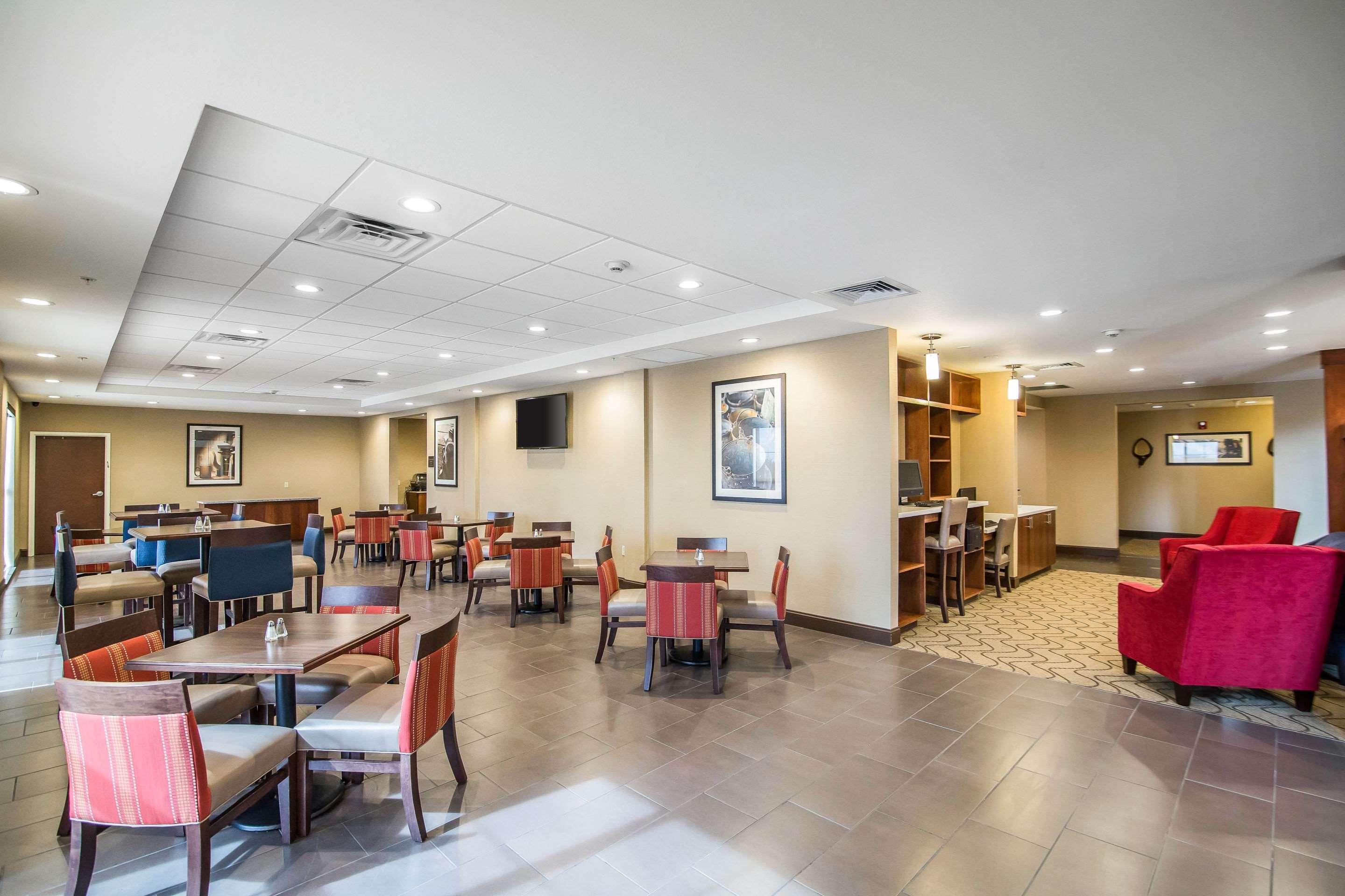 Comfort Suites - Додж-Сіті Екстер'єр фото