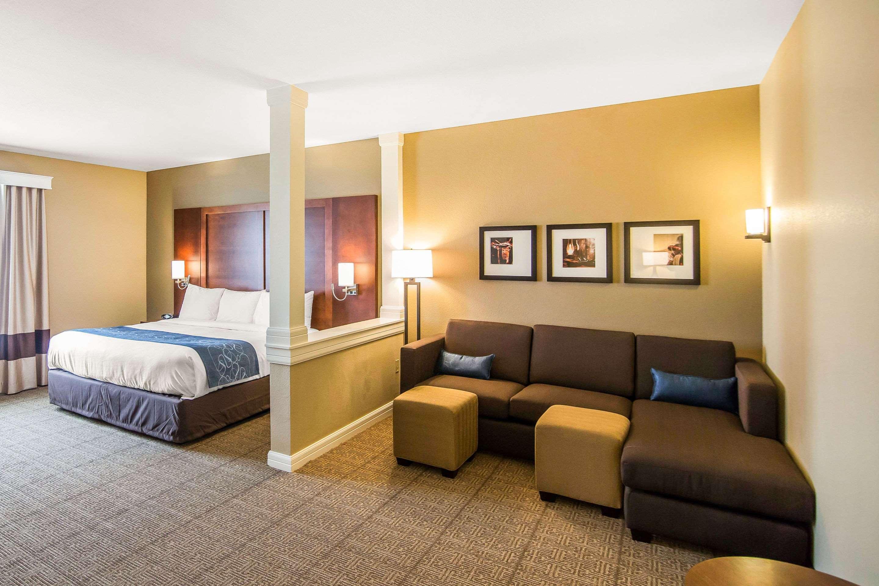 Comfort Suites - Додж-Сіті Екстер'єр фото