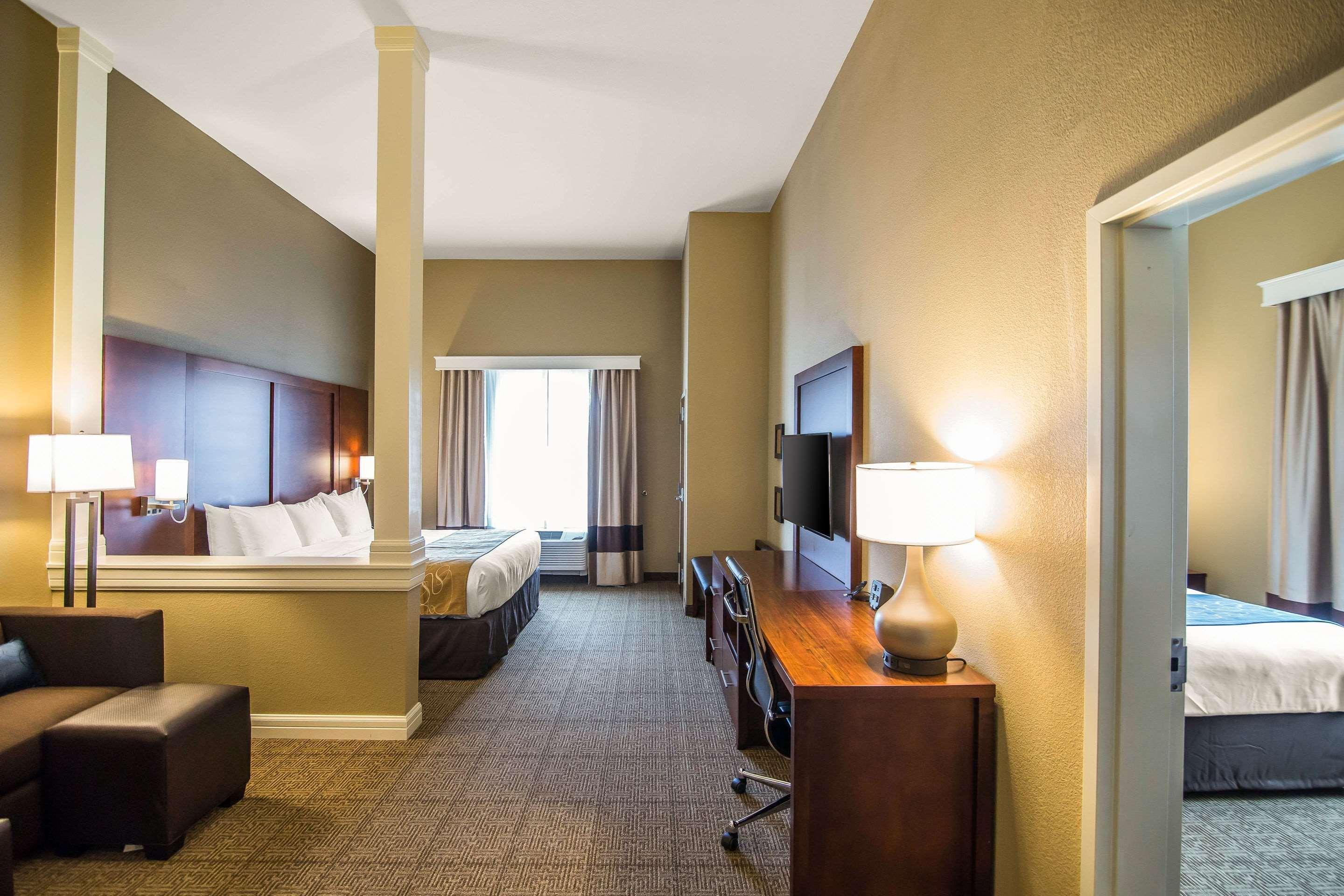 Comfort Suites - Додж-Сіті Екстер'єр фото