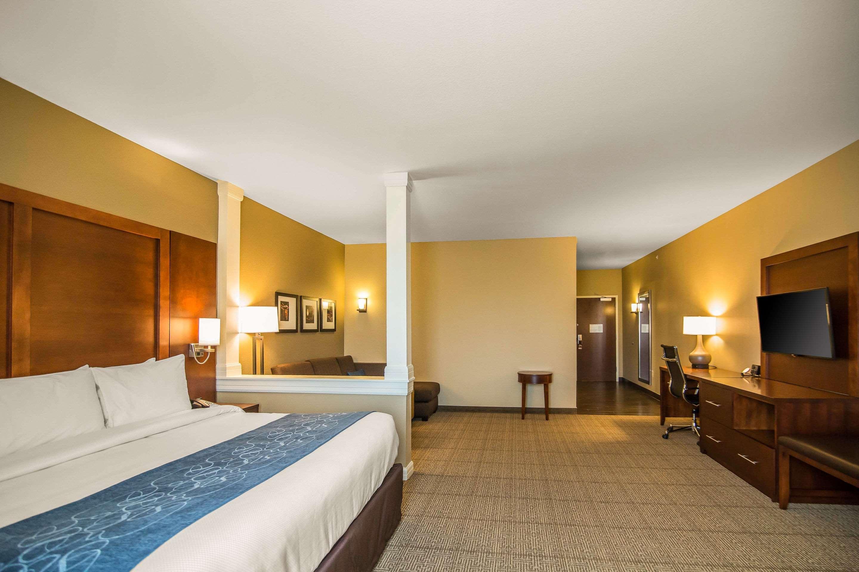 Comfort Suites - Додж-Сіті Екстер'єр фото
