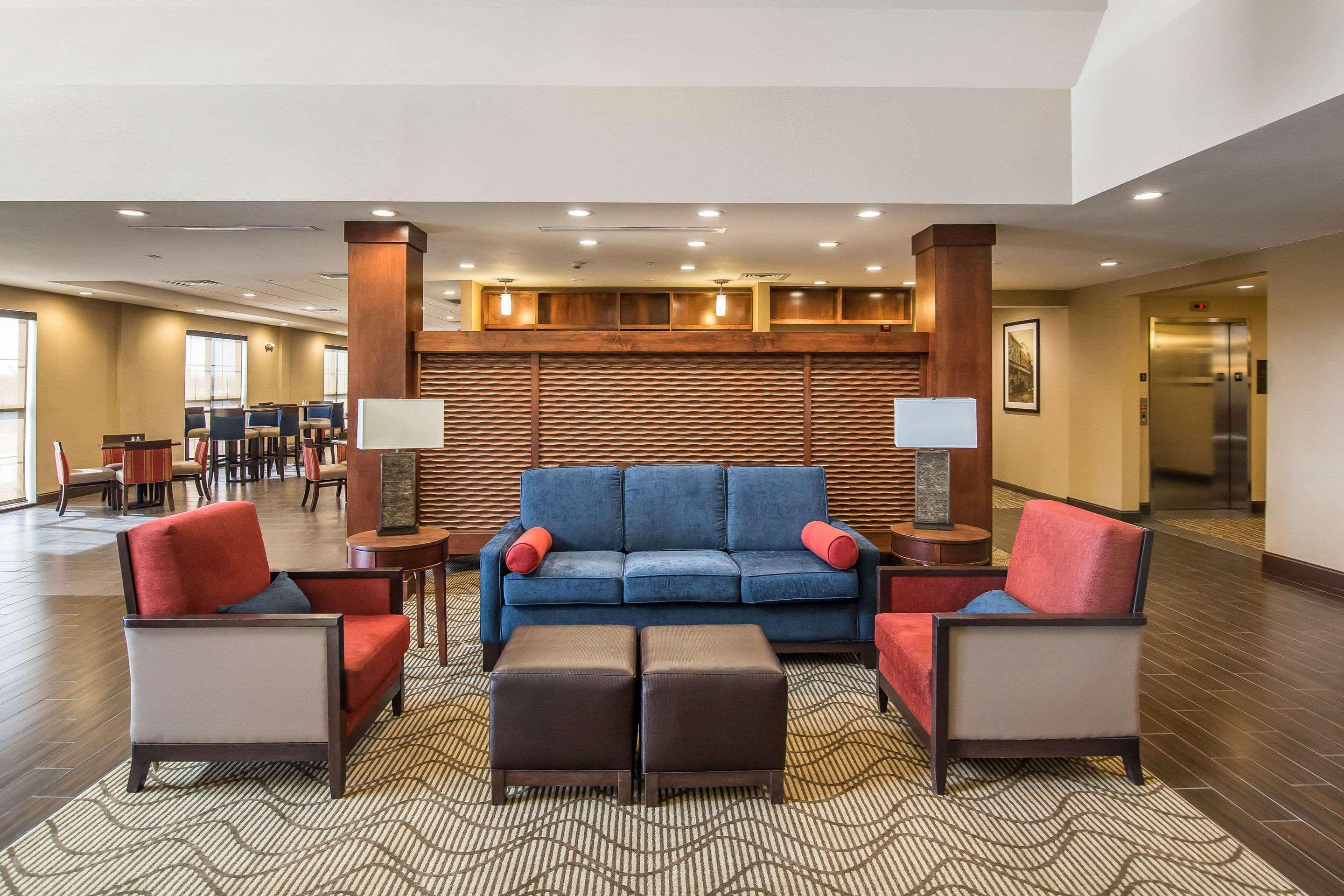 Comfort Suites - Додж-Сіті Екстер'єр фото