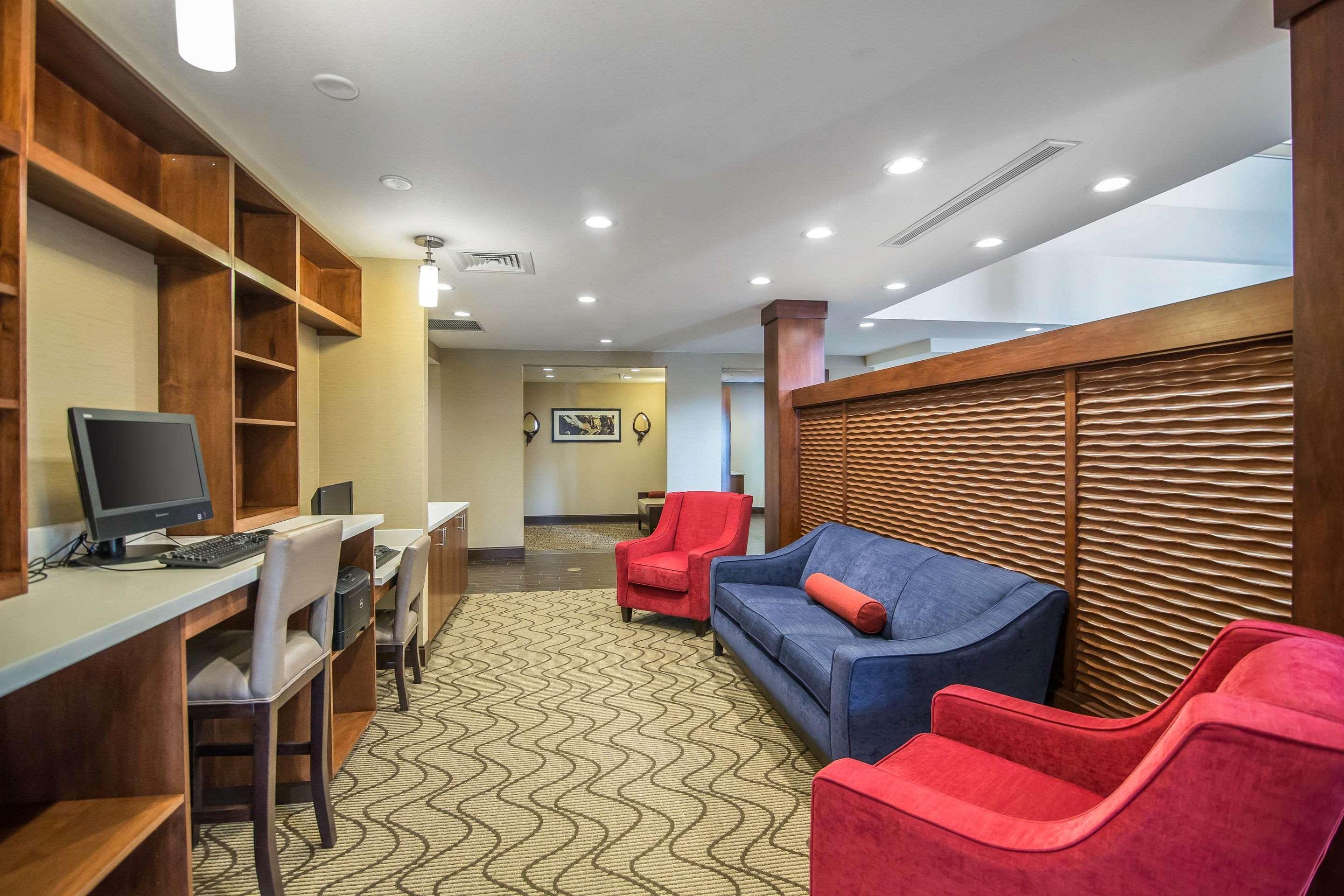 Comfort Suites - Додж-Сіті Екстер'єр фото