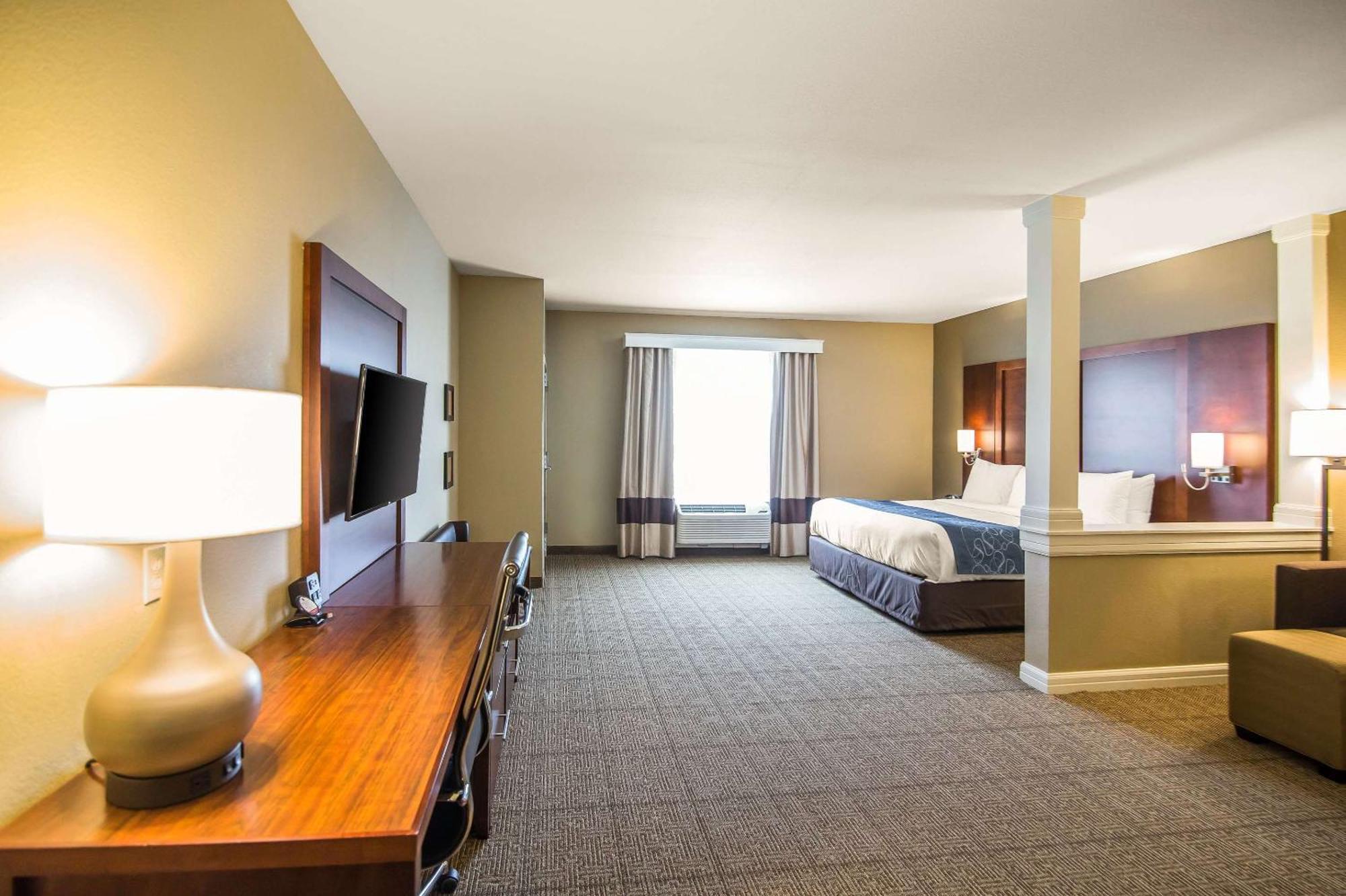 Comfort Suites - Додж-Сіті Екстер'єр фото